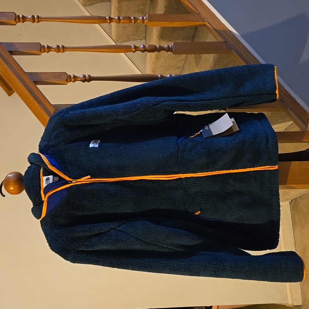 Mens The North Face fleece jacket  NWT